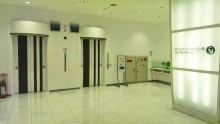 【4】このエレベーターで地下2Fの管理事務所までお越しください。