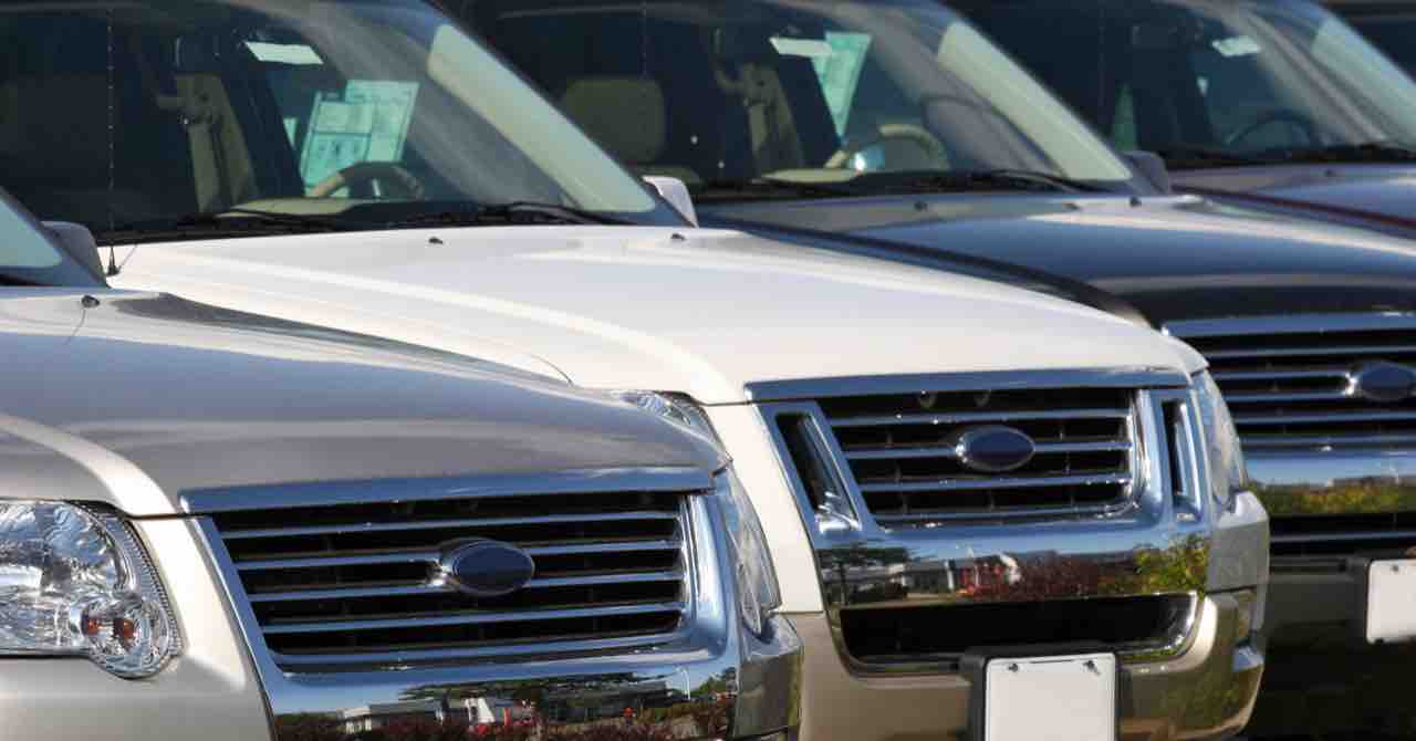 カーセンサーとガリバーの掲載台数