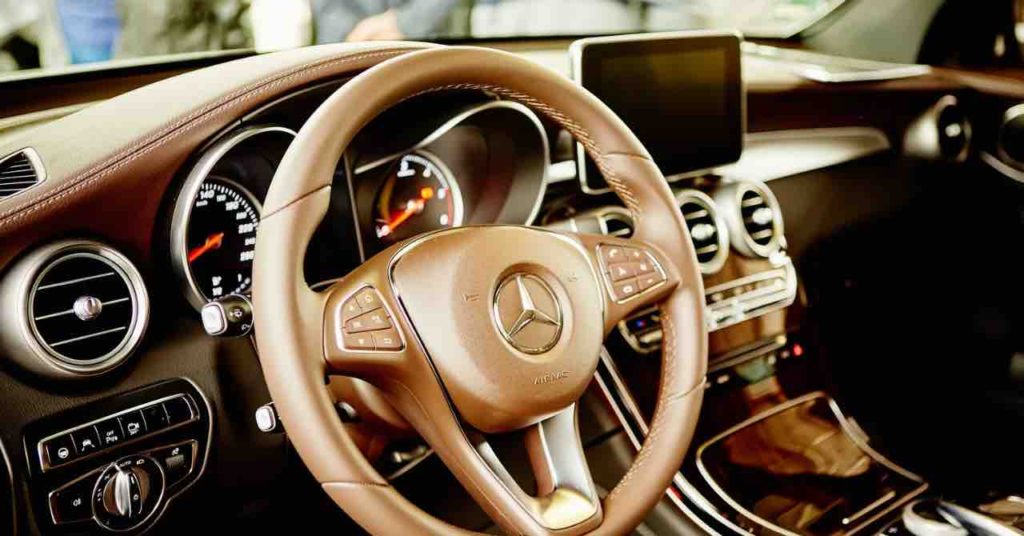 本当に中古のベンツは安いの?